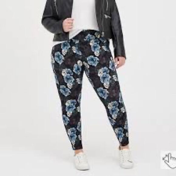Torrid | Pixie Skull Floral Leggings, Size 2R - Picture 1 of 7
